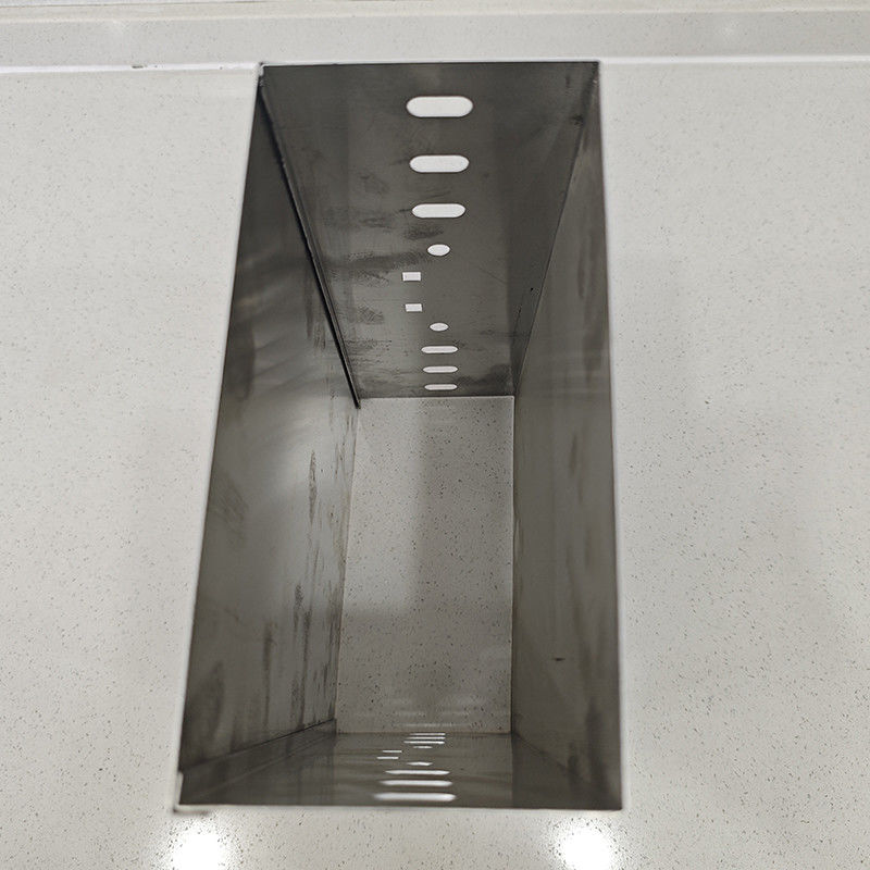 Corrosion Resistance Galvanized Cable Tray With Accessories Silver Wall / Floor-Mounted Type
