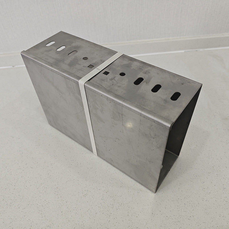 Corrosion Resistance Galvanized Cable Tray With Accessories Silver Wall / Floor-Mounted Type