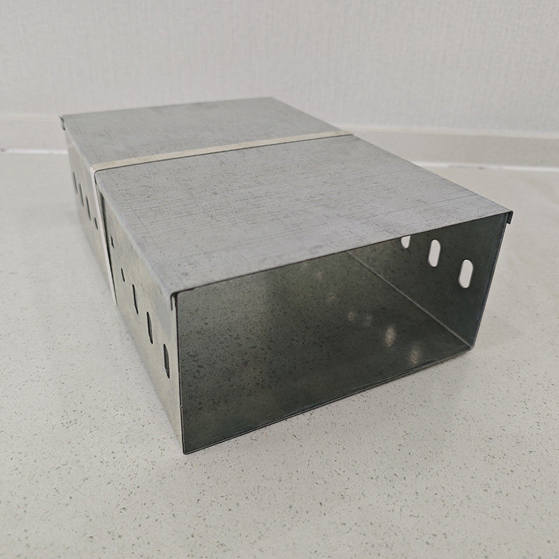 Silver Solid Bottom Cable Tray With High Fire Resistance Load Capacity Based On Size