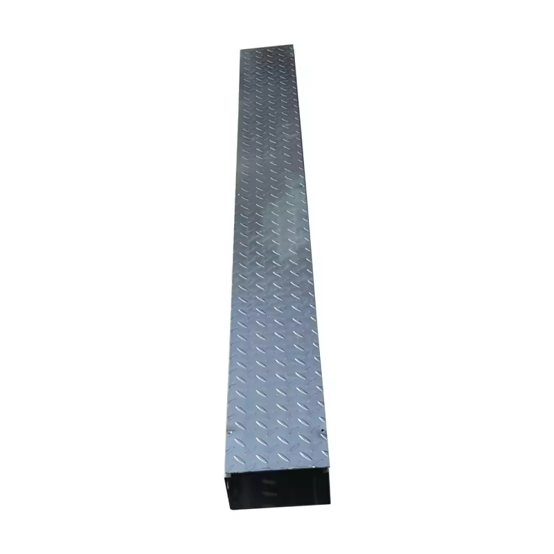Silver Galvanized Cable Tray with Accessories for Indoor and Outdoor Cable Management